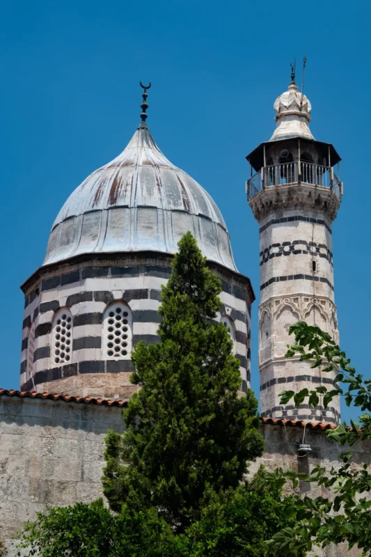 Adana Ulu Camii Büyük Saat Çarşısı yakınında tarihi yapı