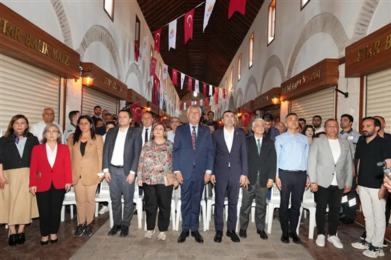 Adana Kapalı Çarşı ve Büyük Saat Çarşısı tarihi alışveriş bölgesi