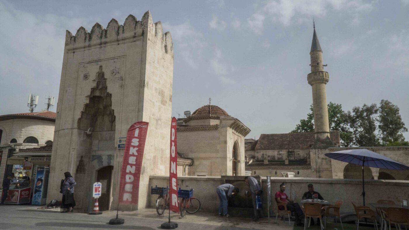 Adana Yağ Camii Büyük Saat Çarşısı çevresinde tarihi cami