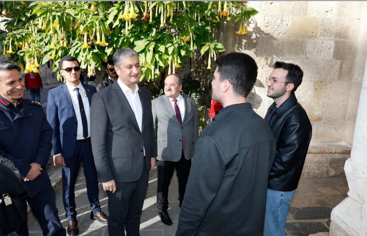 Vali Mustafa Yavuz ve Seyhan Kaymakamı Ekrem İnci Büyük Saat çevresi ziyareti