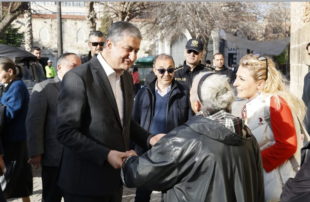 Büyük Saat çevresi ziyaretinde İl Emniyet Müdürü Ahmet Hakan Arıkan ve İl Jandarma Komutanı Tümgeneral Coşkun Sel